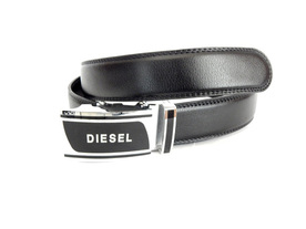 Колан естествена кожа DIESEL, черен.   Катарамата е с механизъм тип " автомат ". 